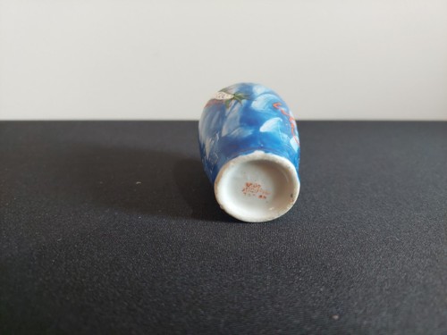 Mini vaso in miniatura Giappone occupato Dragon ware blu in rilievo - Foto 6 di 11