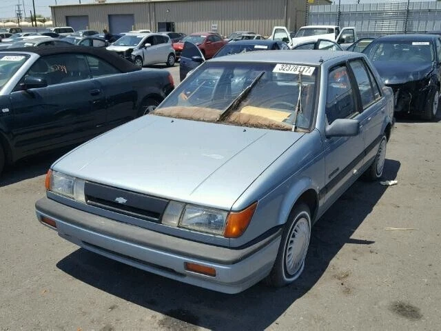 Chevrolet Spectrum, Isuzu I-Mark 4 puertas; 1985 - 1989, cristal de ventilación de puerta trasera izquierda Foto 2 de 4