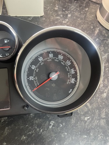 VAUXHALL ZAFIRA C TOURER 1.4T PETROL MANUAL SPEEDO METER CLOCKS 13460587 SDF08 - Picture 4 of 7