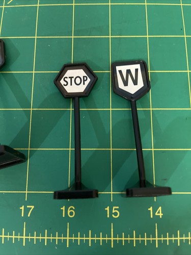 Eztec Scientific Toy G-Gauge Train Silverado Express 13 Piece Toy Signs. - Picture 4 of 9