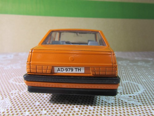 487Z Burago 0119 Italy Alfa Romeo 75 Gr A #19 Jagermeister Orange 1:24 - Picture 6 of 12