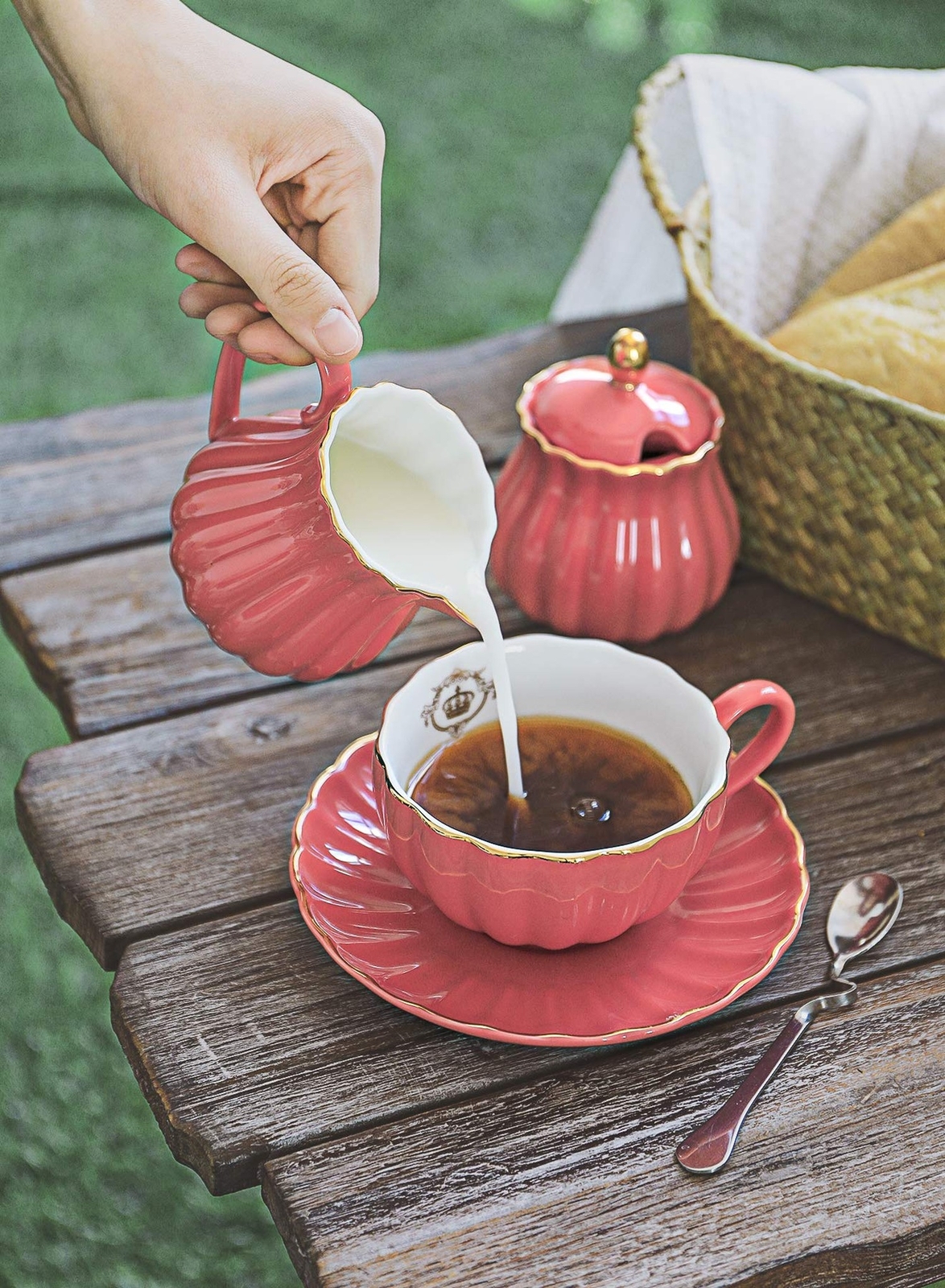 Amazingware Royal Tea Cups and Saucers, with Gold Trim and Gift Box, British ... - Picture 5 of 5