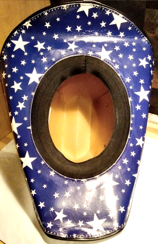 Budweiser Vaquero Vaquera Caja de Cerveza de Cartón Patriótica Talla Única Adulto Banda Flexible - Imagen 3 de 4