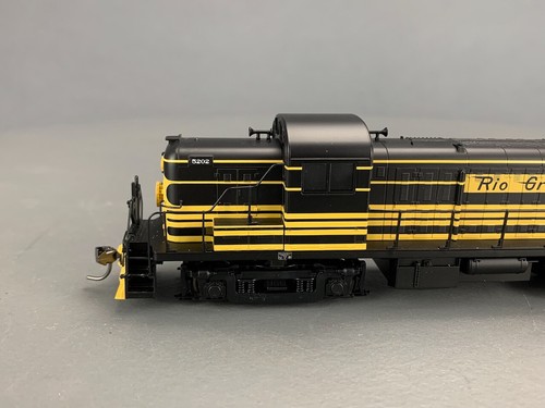 HO Atlas 7028 RS-3 Diesel Locomotive Rio Grande #5202 w/Kadee Couplers HO3712 - Picture 2 of 12