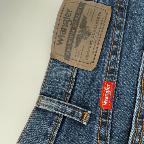 Wrangler Men’s Jeans | 46" X 30" | Classic, Durable & Ready for Anything - Picture 3 of 6