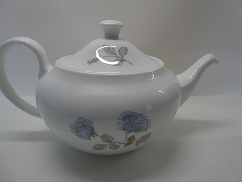 WEDGWOOD ICE ROSE 1 1/2 Pint Teapot Tea Pot in VGC - Picture 5 of 10
