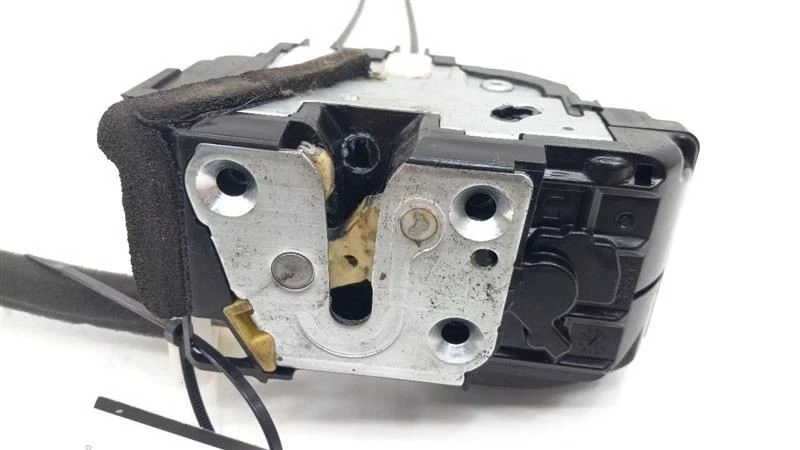 Cerradura de pestillo de puerta delantera izquierda Nissan Versa 2010 Foto 4 de 4