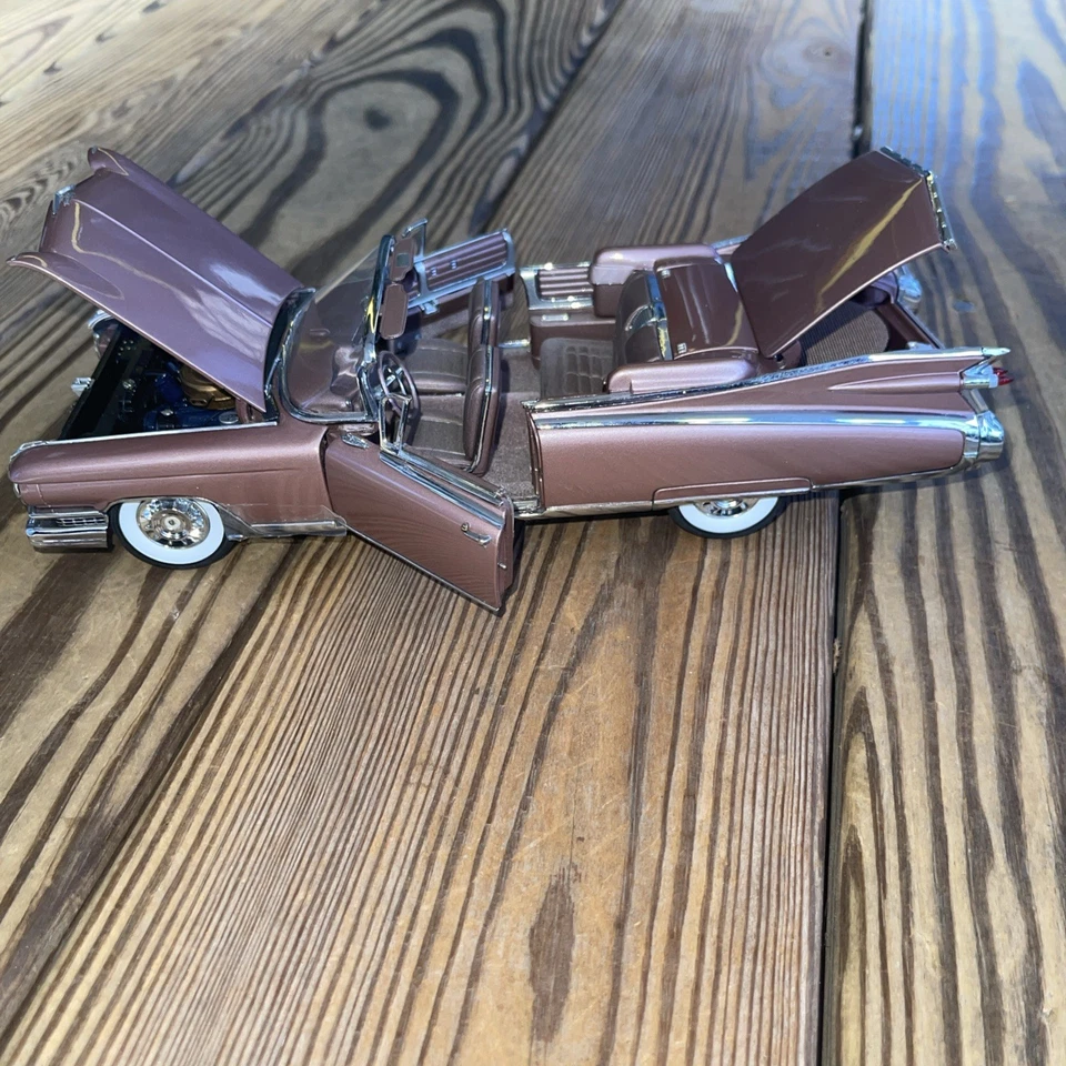 Danbury Mint 1:24 1959 Cadillac Eldorado Biarritz Persian Sand LE #2481/5000.EUC - Image 3 of 4