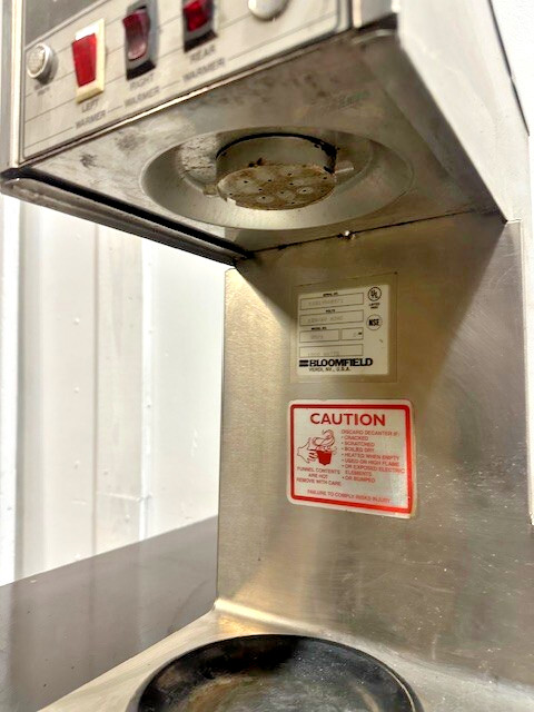 BLOOMFIELD KOFFEE KING MODEL 8571, 3 TIERD WARMER WITH BREWER W/ 2 CARAFES