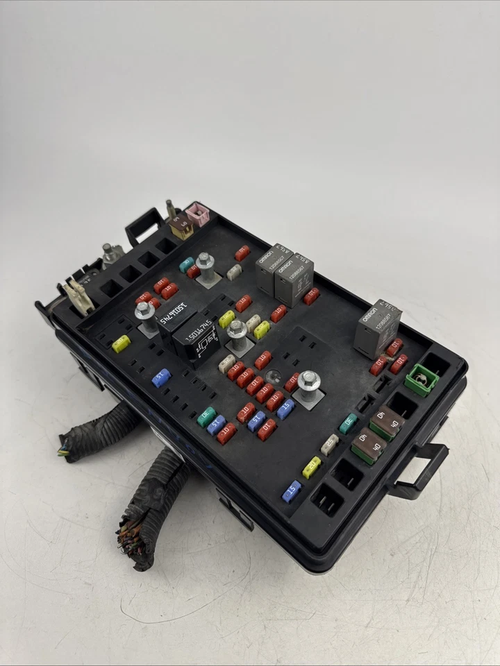 15328300 Trailblazer Bravada Envoy motor 4,2 L caja de fusibles relé de conexiones 2002 2003 Foto 2 de 4