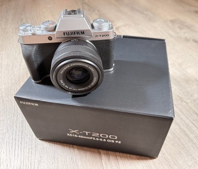 Fujifilm X-T200 Camera & XC 15-45mm PZ Lens Kit W/ Box and Extras WORKS