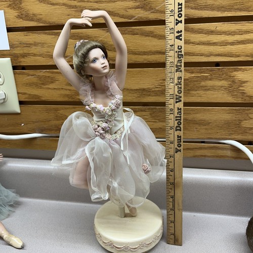 Ashton Drake Galleries 1997 "Bailarina Isabella" en soporte musical... 15" de alto - Imagen 1 de 8