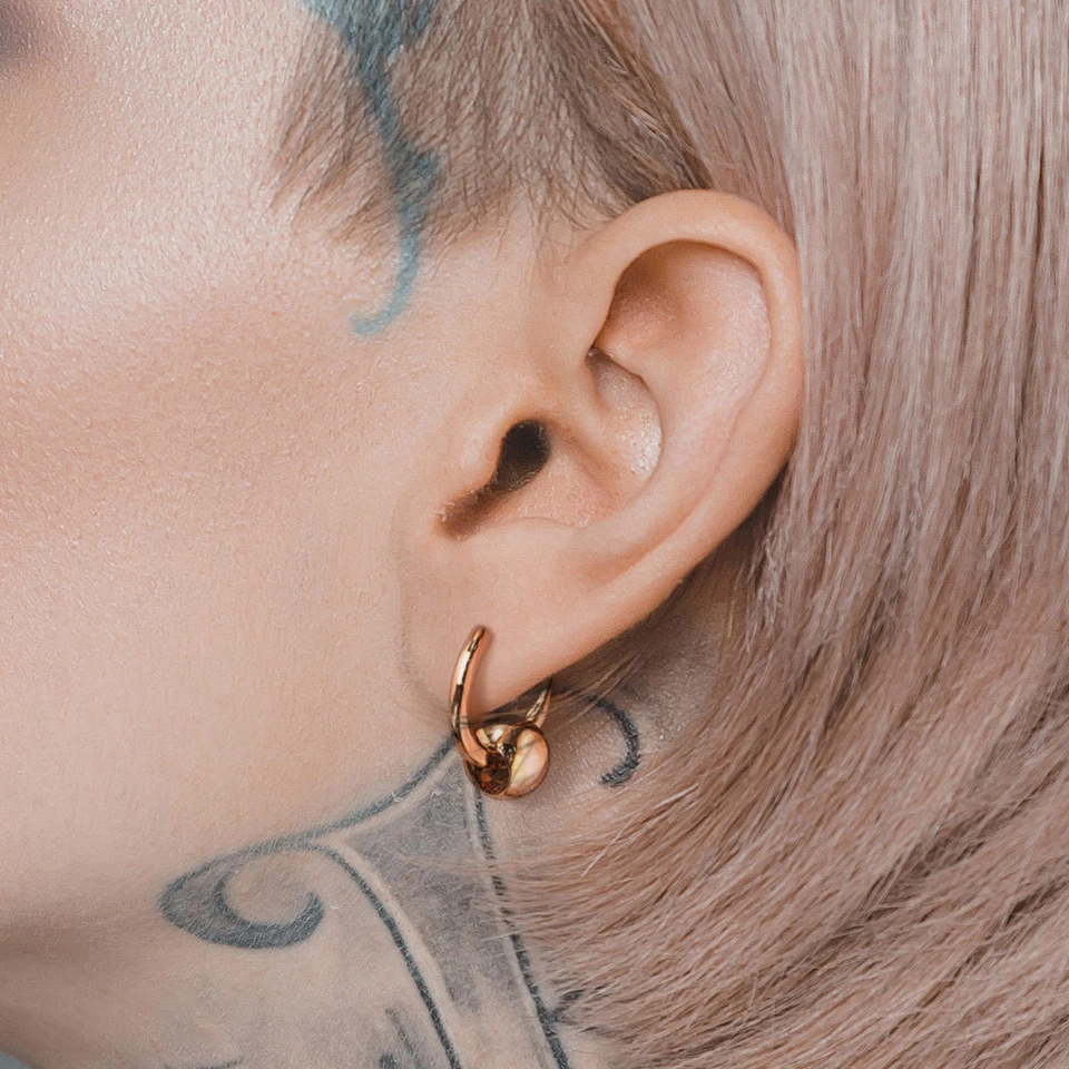 Par de pendientes de aro 20GA de acción con bisagra sin costuras negro oro IP o acero C282  Foto 3 de 4