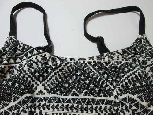Xhilaration Women Size M Bikini Top Black/White Wireless Unlined Spaghetti Strap - Picture 3 of 5