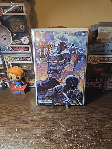 deathstroke inc #12 VARIANT - Picture 4 of 8