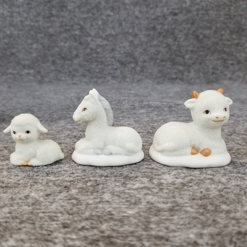 Homco #5609 Mini Nativity Set 11 Piece + 3 Snow Babies W/Stars - White & Gold  - Bild 5 von 12