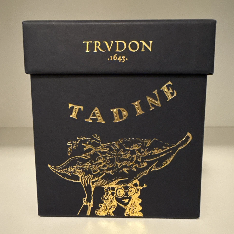 Trudon LES BELLES MAITIERES TADINE 9.5 盎司香氛蜡烛,蓝色玻璃,全新带盒 — 第 3/4 张图片