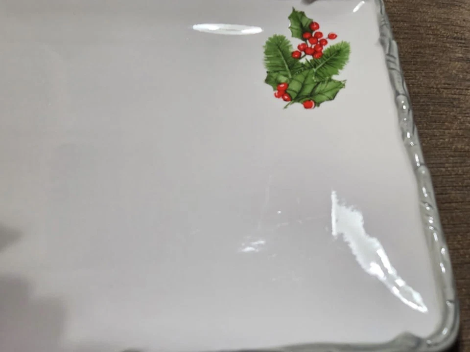 Керамическое прямоугольное блюдо Cardinal Holly Berry от Global Design Connection  - Изображение 4 из 4