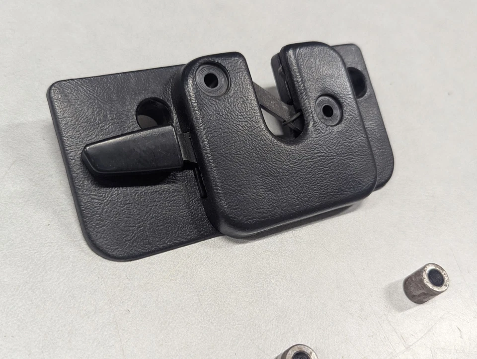 Oldsmobile Cutlass Cruiser Wagon 1985 asiento trasero plegable cierre LH conductor S Foto 2 de 4