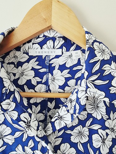 TRENERY Blue & White Floral Relaxed Fit Short Sleeve Blouse SIZE XS Top Shirt - Picture 2 of 8