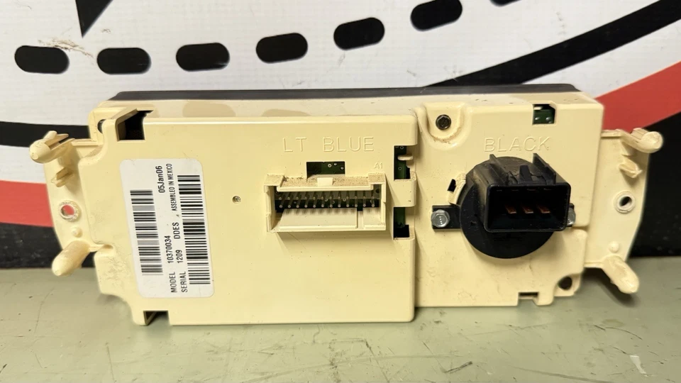 03-07 Chevy Silverado GMC Sierra Climate Control Unit A/C W/Defrost OEM 10370034 - Image 2 of 4