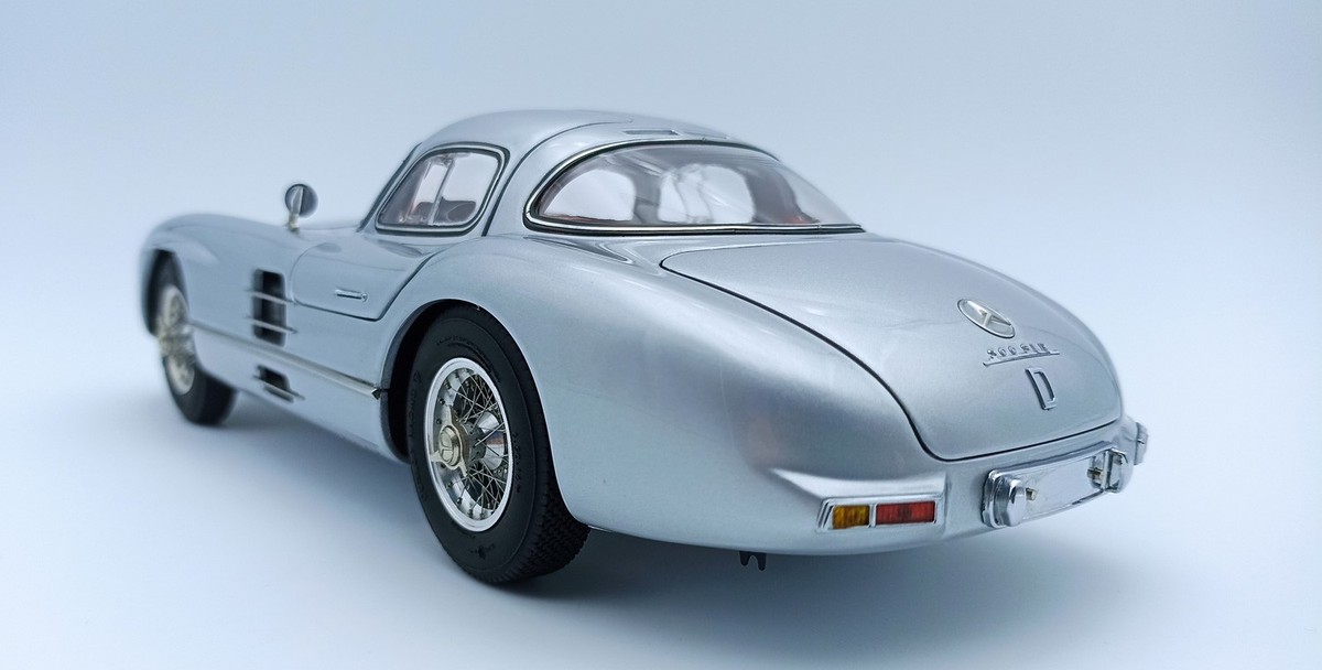 CMC M-076 1/18 Mercedes-Benz 300 SLR Coupe 1955 Silver / Red