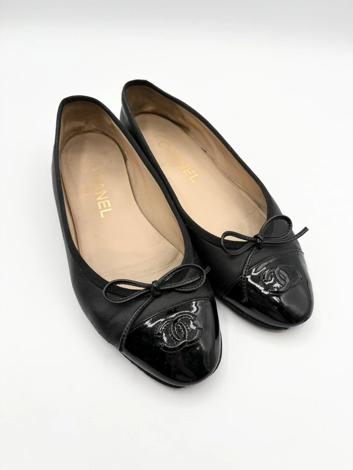 Chanel Negro Piel de Cordero Cuero Ballet Pisos con Charol Puntera Logo CC Talla EU 37C Foto 2 de 4
