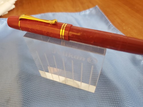 Pelikan M101n 14k EF Bright Red Fountain Pen With Pen Rest - Picture 9 of 11