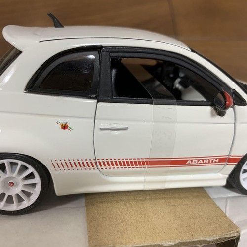 Burago Abarth 500 Esseesse 1/24 Diecast Model Car Mint Condition - Picture 5 of 11