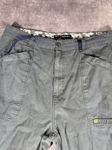 Bugle Boy Shorts Mens 40 Gray Cargo Y2K VTG 90s - Picture 4 of 10