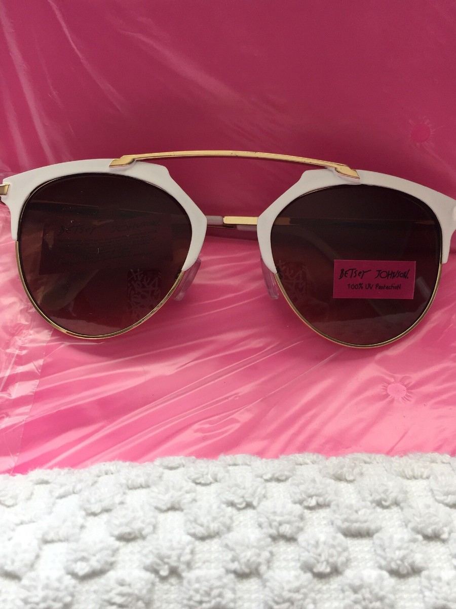 BETSEY JOHNSON WHITE & GOLD SUNGLASSES UV PROTECTION NEW  display picture 2