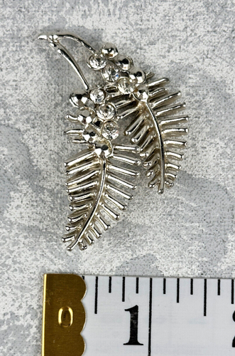 Brooch Coro Unsigned 2 Inch Silver Tone White Crystal Rhinestones Leaf Spray - Picture 7 of 7