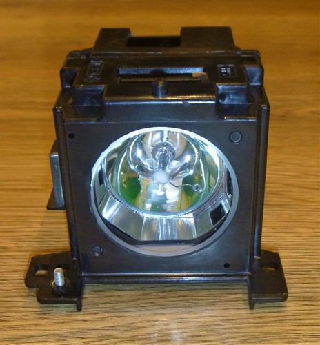 V7 Sony (180 Watt Replacement Projector Lamp for Hitachi CP-S240/2E - New In Box - Picture 8 of 8