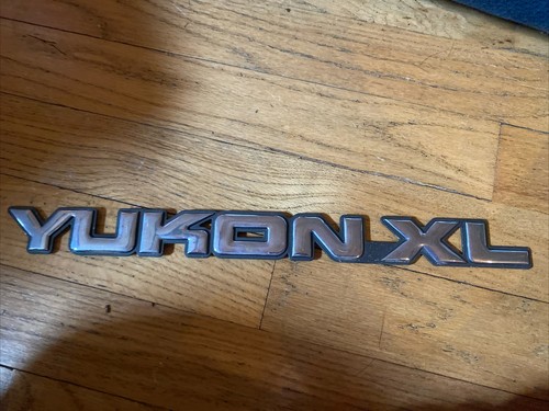 OEM 2000-2006 GMC Yukon XL Nameplate Emblem 15114055 Gray/Black