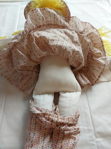 Muñeca de tela hecha a mano larga hilo amarillo pelo colas de cerdo trapo cuerpo suave 21" felpa de colección - Imagen 9 de 17