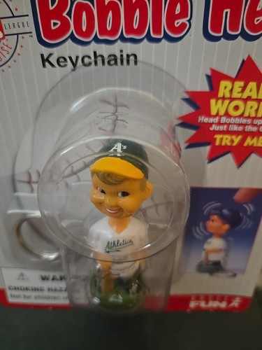 Vtg 1997 Oakland A's Baseball MLB Mini Bobble Head Keychain New - Picture 3 of 3