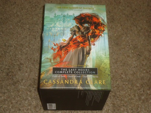Last Hours Complete Collection (Boxed Set) : Chain of Gold; Chain of Iron; Chain - Imagen 5 de 7