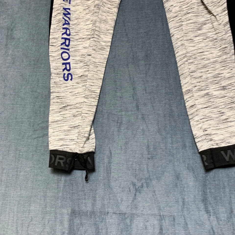 Pantalones de chándal NBA Golden State Warriors para hombre gris medio algodón equipo de baloncesto Foto 3 de 4