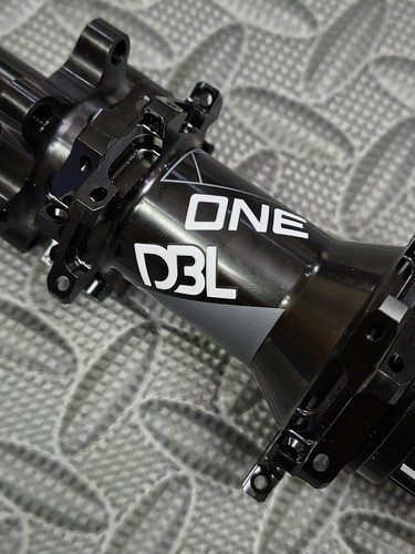 Buje trasero DT Swiss 240S Boost 12x148 28H Micro Spline 6 pernos trinquete 18T gigante - Imagen 3 de 9