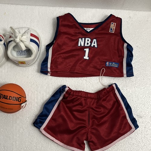 Conjunto de camiseta/pantalones cortos de baloncesto Build A Bear BABW #1 con zapatos y pelota - Imagen 3 de 10