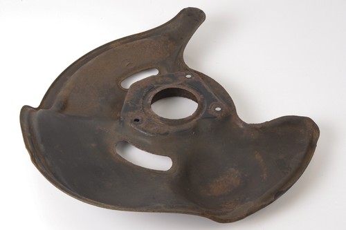 Mercedes 1294202244 Brake Dust Shield - Front Right | R129 SL W124 E W201 C - Picture 4 of 5