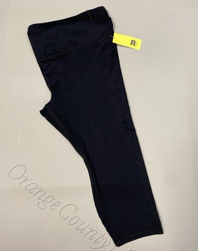 Women's Plus Size Contour Mid-Rise Capri Leggings All in Motion Black Size 4X - Picture 2 of 12