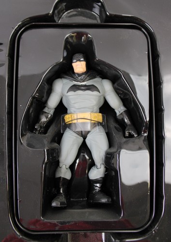 75 Years of Batman Action Figure Collector Set 2014 DC Collectibles New in Tins - Picture 9 of 10