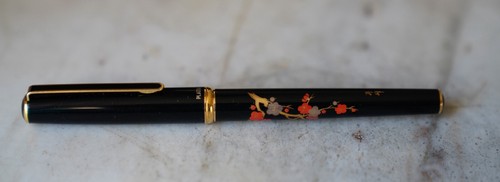Magnificent Platinum Roller Pen In Black Resin - Flower And Bird Pattern - Picture 2 of 9