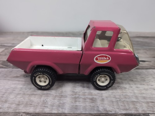 Vtg 74-75 Pink Tonka Pressed Steel Truck, Tonka Stables Trailer, 2 Horses - Picture 4 of 17