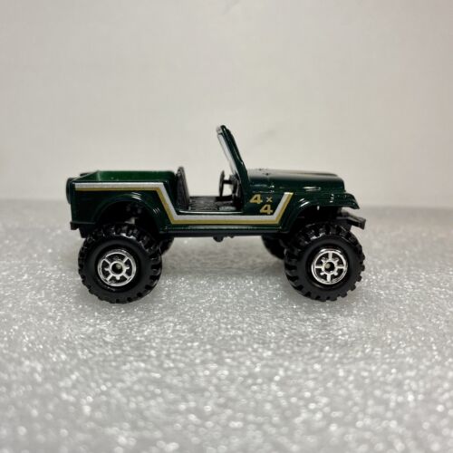 Yatming No. 1092 Jeep 4x4 1:64 Diecast Green - Picture 4 of 10
