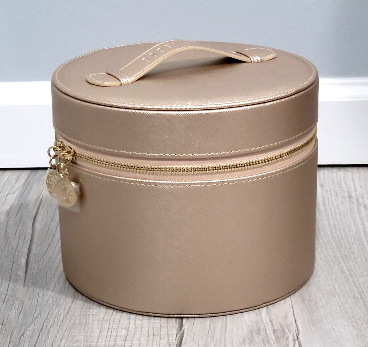 Bobbi Brown beauty travel cosmetics makeup toiletries train case
