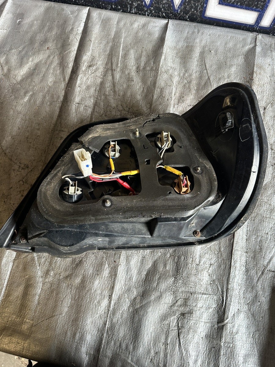 04-07 SUBARU IMPREZA WRX STI REAR LEFT DRIVER SIDE TAIL