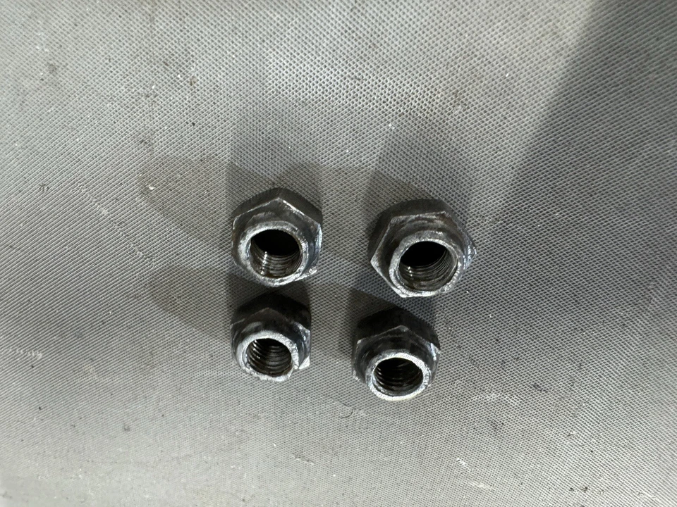 Ford Galaxie Fairlane Mustang 1960-1979 tuercas articuladas en U Torino T-Bird Park Lane OEM Foto 4 de 4