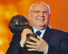 MIKHAIL GORBACHEV - SOviet President GENUINE SIGNED AUTOGRAPH MIKHAIL GORBACHEV - SOviet President GENUINE SIGNED AUTOGRAPH